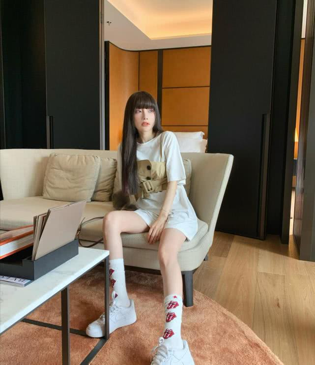 Khi mở shop thời trang online, đây cũng là phong cách Lý Tiểu Lộ định hướng cho shop của mình