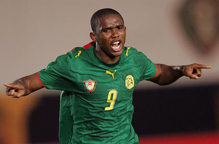 Sau khi không được triệu tập để chuẩn bị cho vòng loại CAN 2015 cùng ĐT Cameroon, Eto'o đã nói lời chia tay với ĐTQG nước này. Eto'o đã cùng Cameroon tham dự 3 kỳ World Cup và giành HCV Olympic Sydney 2000, vô địch CAN 2000 và 2002 cùng Cameroon.