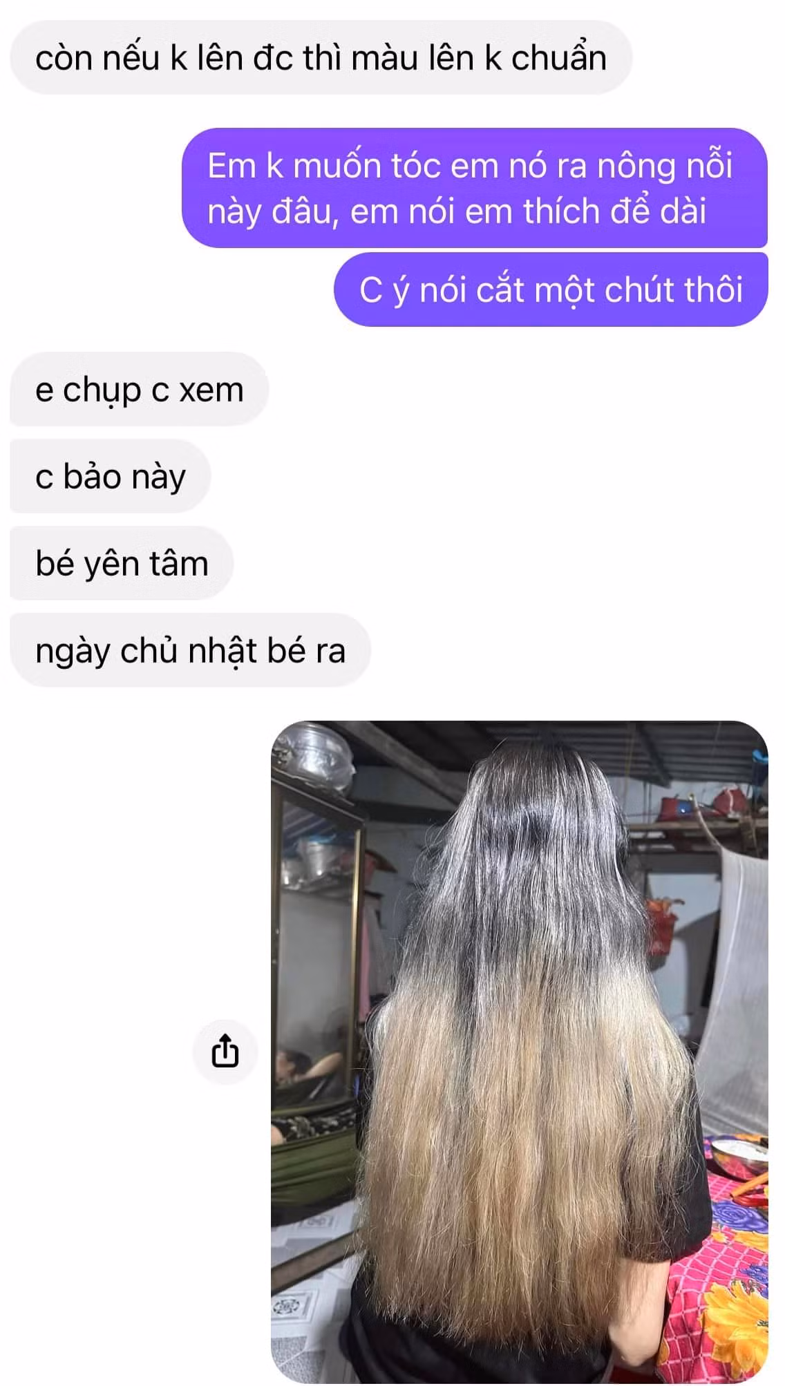 "Nhuộm đến giờ đưỡc nửa năm rồi vẫn còn tức và buồn. Lúc làm mấy chị không hề báo tình trạng tóc mà về mình complain thì trách do tóc mình thế này thế kia" - cô gái than thở.