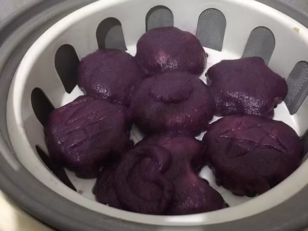 Kết quả là những chiếc bánh trung thu thảm hoạ "lúc đi nguyên vẹn, lúc về nhão nhoẹt".