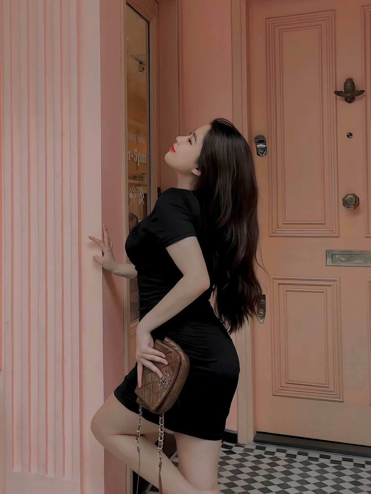 Ngọc Huyền gây ấn tượng trên mạng xã hội với vẻ ngoài mũm mĩm riêng biệt cùng phong cách thời trang quyến rũ.