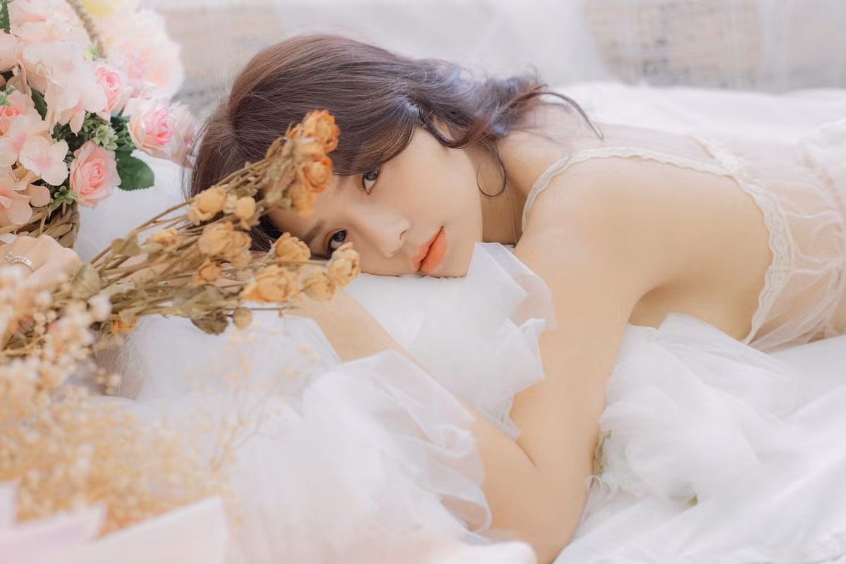 Không chỉ có giọng ca nuột nà, bạn gái cũ Đặng Văn Lâm còn sở hữu nhan sắc xinh đẹp không kém gì hot girl. Những bức hình được Thương Võ đăng tải trên trang cá nhân nhận được rất nhiều lời khen từ phía cộng đồng mạng.