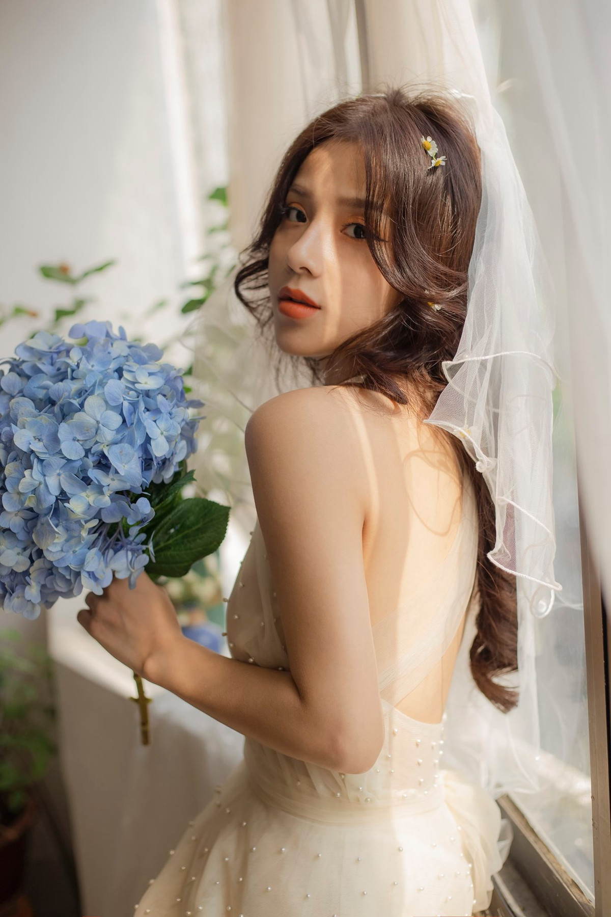 Trang Facebook cá nhân của Thương Võ hiện có hơn 160 nghìn lượt theo dõi, mỗi bức ảnh hay trạng thái cô đăng tải đều trở thành chủ đề quan tâm của cộng đồng mạng.