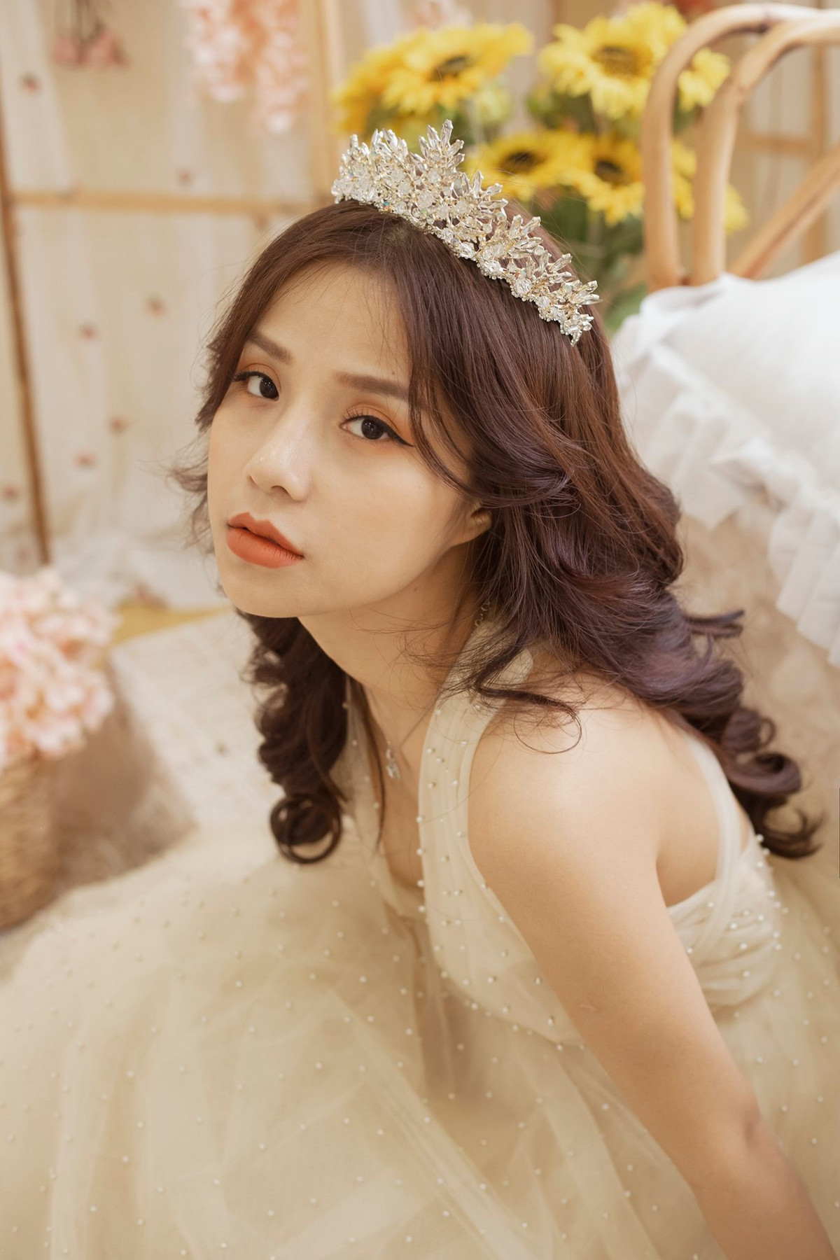 Cùng với việc đăng tải những hình ảnh sexy, quyến rũ trong bộ ảnh mới nhất, Thương Võ cũng vừa ra MV đầu tay mang tên "Tìm được một nửa hoá ra lại chưa". Trong MV cô khoe được giọng ca ngọt lịm lẫn ngoại hình xinh đẹp.