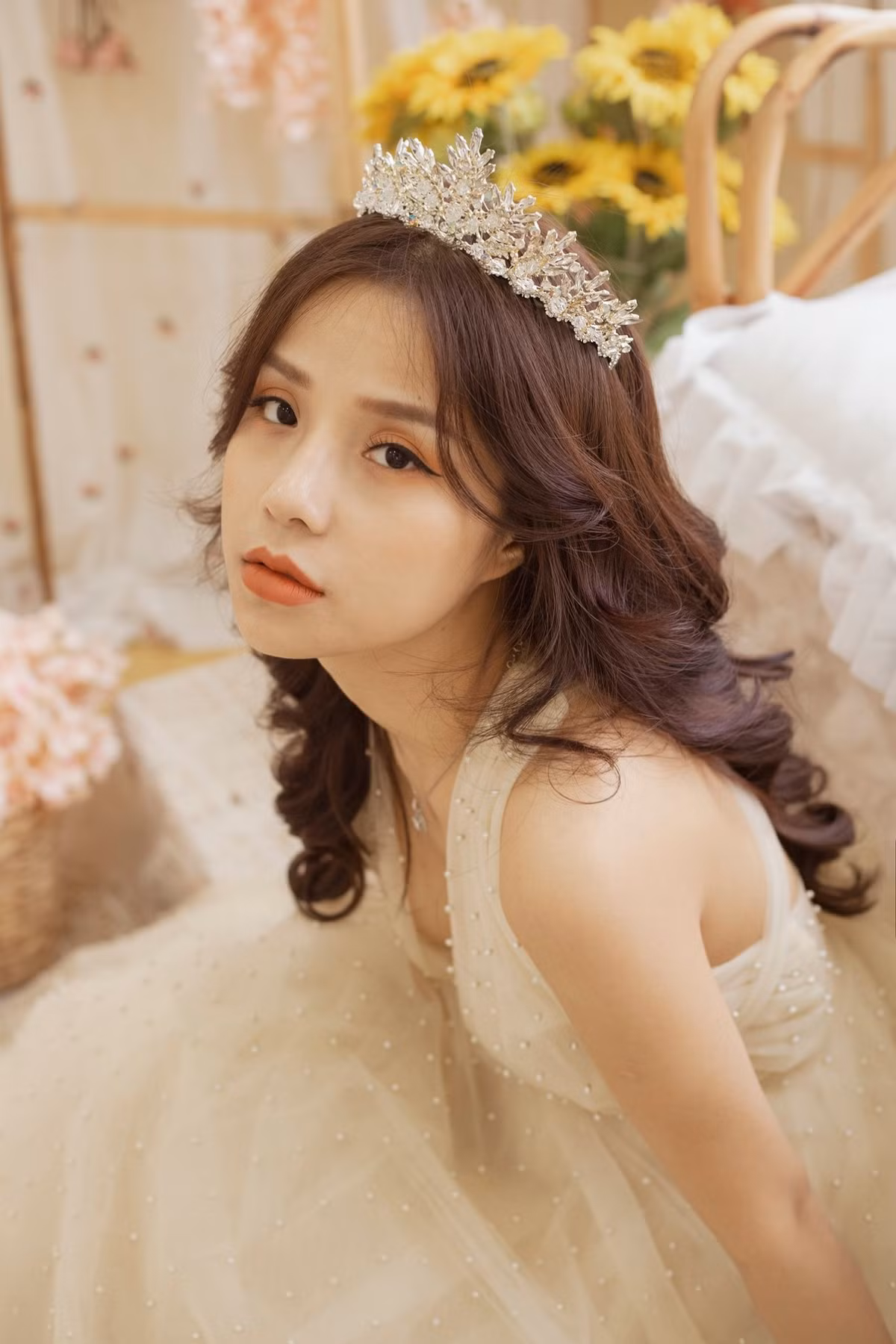 Cùng với việc đăng tải những hình ảnh sexy, quyến rũ trong bộ ảnh mới nhất, Thương Võ cũng vừa ra MV đầu tay mang tên "Tìm được một nửa hoá ra lại chưa". Trong MV cô khoe được giọng ca ngọt lịm lẫn ngoại hình xinh đẹp.