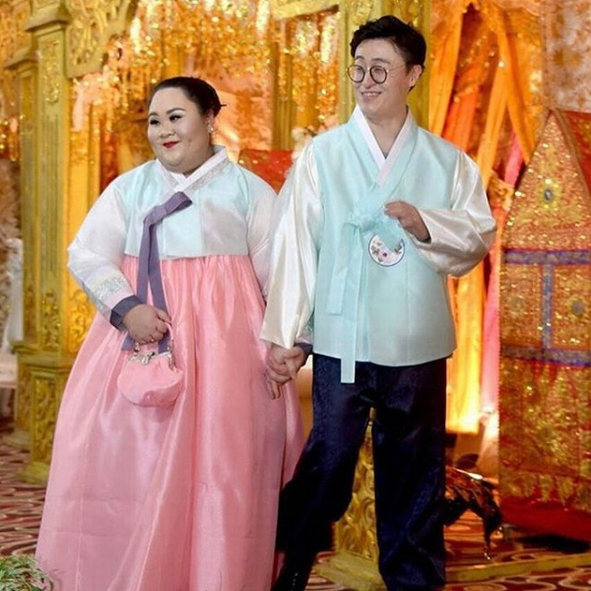 Mọi chuyện bắt đầu khi cô gái người Indonesia bị thu hút bởi nền văn hóa Hàn Quốc sau khi xem chương trình truyền hình Running Man. Với niềm đam mê đó đã thôi thúc cô nàng học tiếng Hàn. Năm 2015, cô gái có thân hình mũm mĩm này quyết định sang Hàn Quốc du lịch và đăng ký một khóa học ngôn ngữ dành cho người nước ngoài ở trường Đại học Quốc gia Seoul.