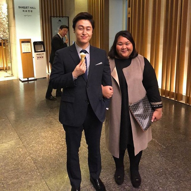 Vera luôn mặc cảm và tự ti về sự chênh lệch này đồng thời sợ người yêu sẽ luôn bị mọi người chế nhạo. Mặt khác, cả hai đến từ hai đất nước có nền văn hóa, tôn giáo khác nhau và điều này chính là rào cản lớn nhất khiến cô có những lúc muốn từ bỏ tình yêu.