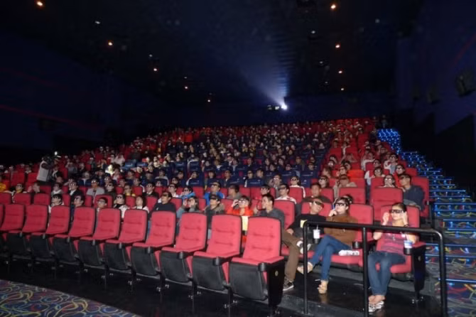 Ngoài ra, các cụm rạp chiếu phim lớn tại Hà Nội cũng sẽ có rất nhiều phần quà 8/3 để tặng các bạn nữ.