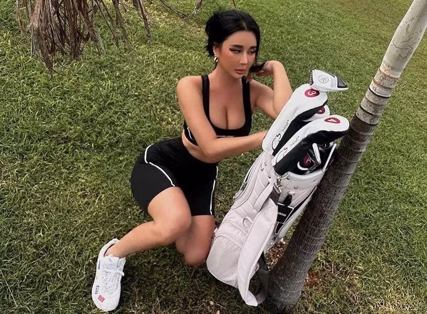 Hiện tại, cô đã tăng cân kha khá khiến vòng 1 và vòng 3 trở nên đầy đặn, quyến rũ hơn. Nữ người mẫu hiện tại theo đuổi phong cách ăn mặc kiệm vải khoe đường cong cơ thể.