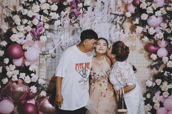 Sau 2 năm nổi lên với trào lưu khoe khoe đồ hiệu, hiện tại cuộc sống của Huỳnh Giao phải khiến nhiều người ghen tị vì quá sung túc và sang chảnh hết phần người khác.