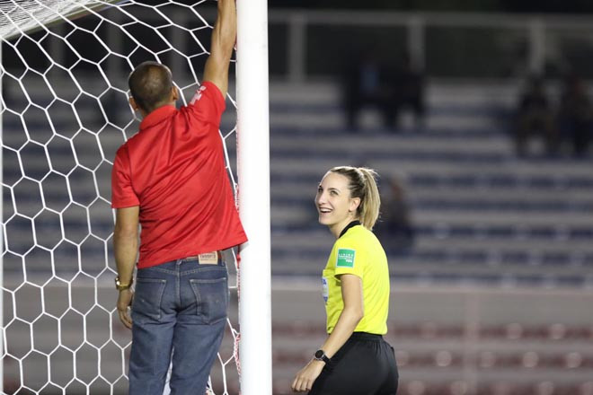 Trước khi trở thành trọng tài FIFA và có mặt tại SEA Games 2019, Joanna từng là cầu thủ thi đấu tại giải Vô địch quốc gia Australia.