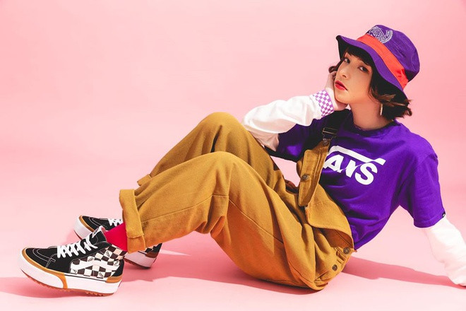 Mới 20 tuổi, Phoebe đã kiếm bộn tiền nhờ nhan sắc cực phẩm của mình. Có lượng theo dõi trên mạng xã hội cực lớn nên cô nàng thuận lợi trong cả việc PR bản thân lẫn nhận hợp đồng quảng cáo.