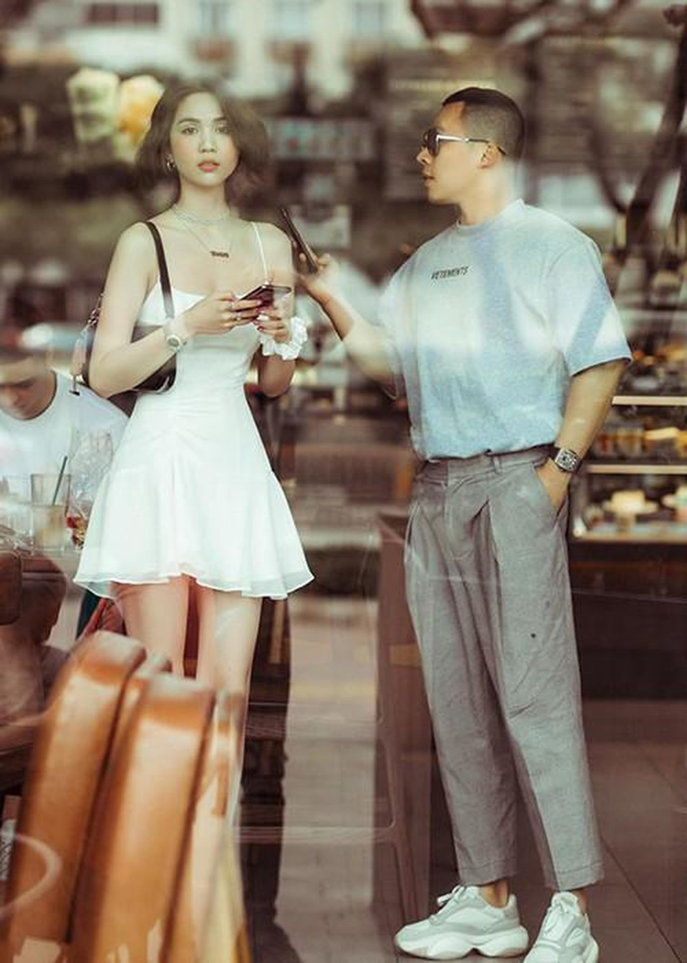 "Mình cũng thích cuộc đua này và đang chờ xem 3 tháng nữa ai đứng đầu follow Instagram tại Việt Nam! Với tốc độ tăng 10-15 ngàn/ngày thì tin rằng Ngọc Trinh sẽ vươn lên nhanh chóng. 1,2 ngày nữa Trinh sẽ đạt 4,6 triệu followers cùng đứng thứ 2 bằng Chi Pu .Với đà này Ngọc Trinh rất có thể" - Vũ Khắc Tiệp chia sẻ.