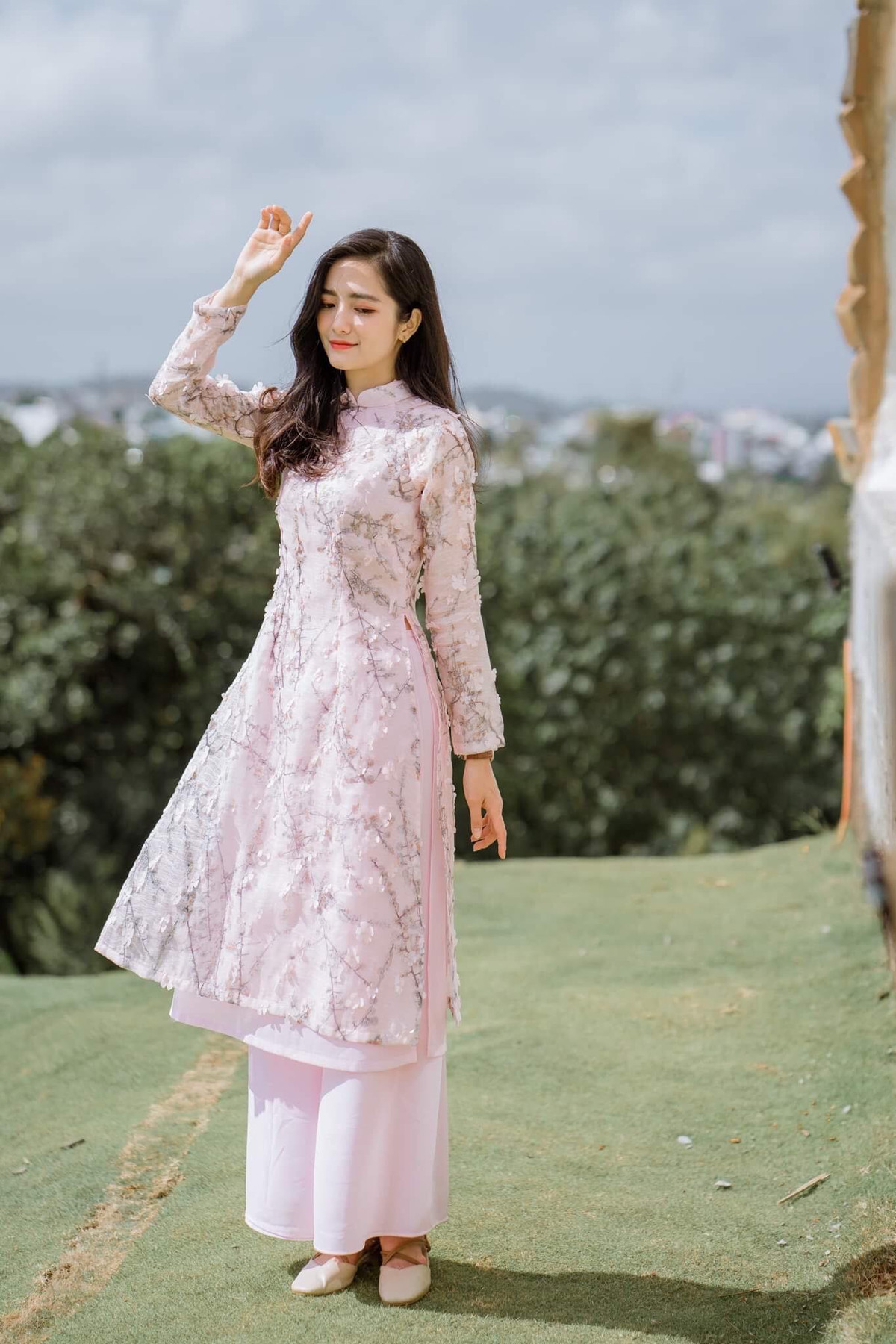 Được biết, trong suốt thời gian học đại học, Thành luôn tranh thủ thời gian rảnh rỗi, tìm việc làm thêm để bản thân có được nhiều trải nghiệm.