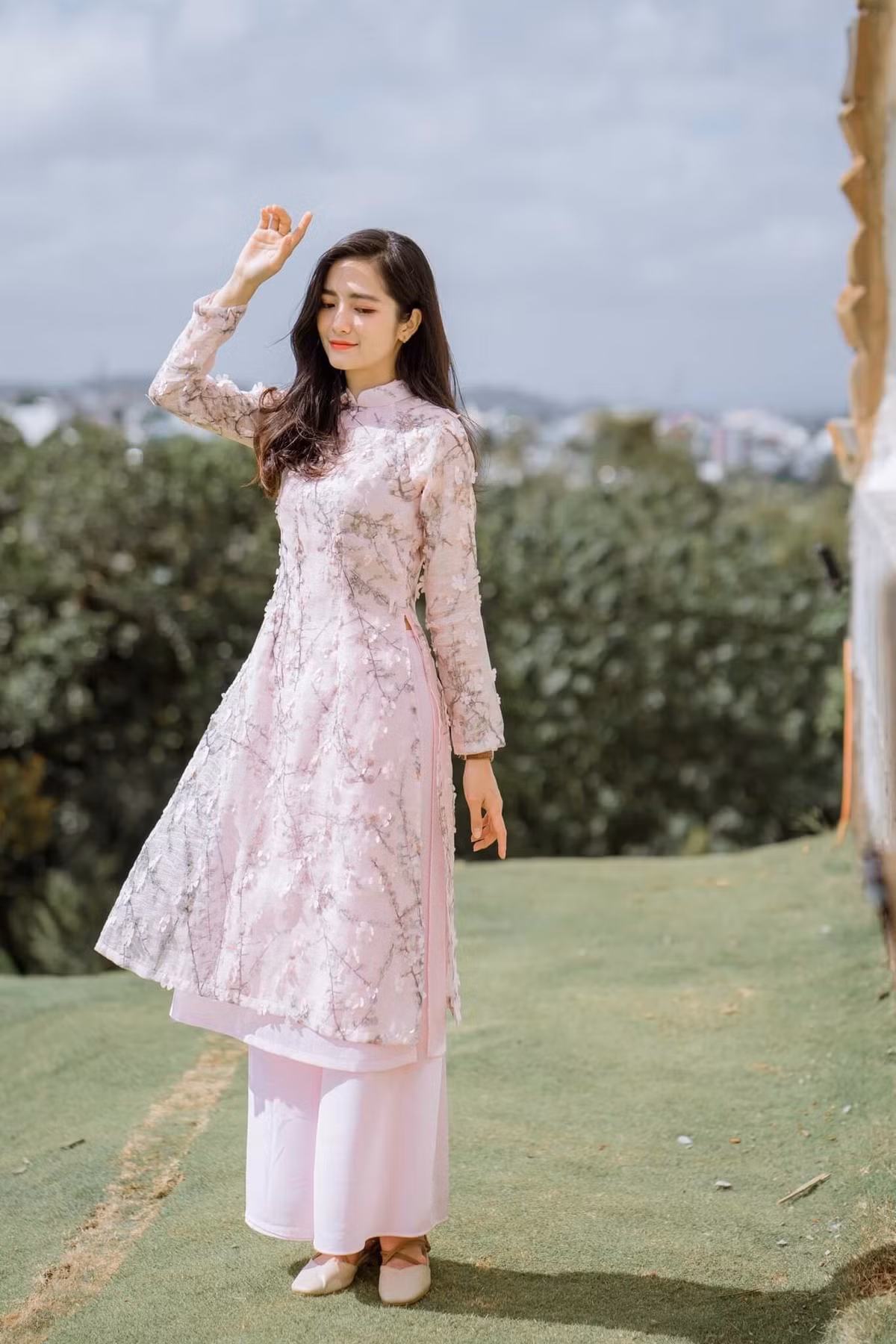 Được biết, trong suốt thời gian học đại học, Thành luôn tranh thủ thời gian rảnh rỗi, tìm việc làm thêm để bản thân có được nhiều trải nghiệm.