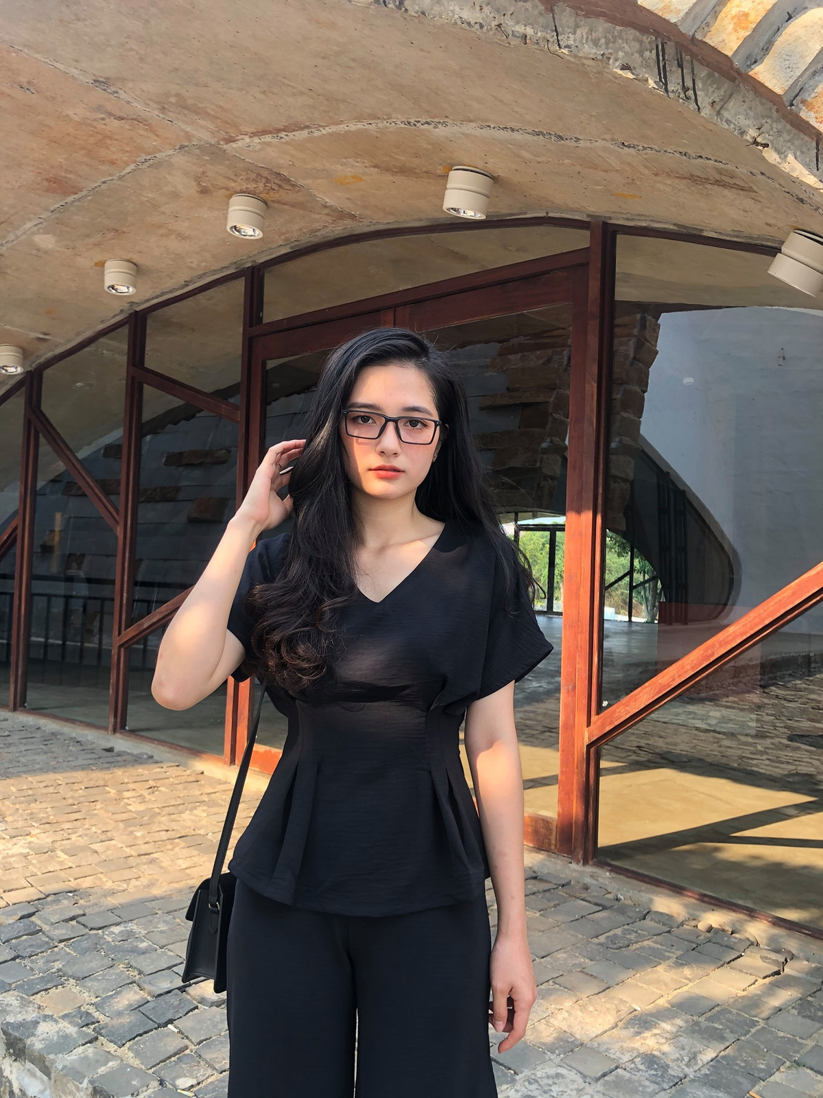 Nói về tương lai, nữ sinh cho biết sau này ra trường cô sẽ cố gắng tìm công việc phù hợp với ngành học. Tuy nhiên, nếu có cơ hội và thời gian, cô vẫn tranh thủ làm mẫu ảnh để thỏa mãn đam mê của mình.