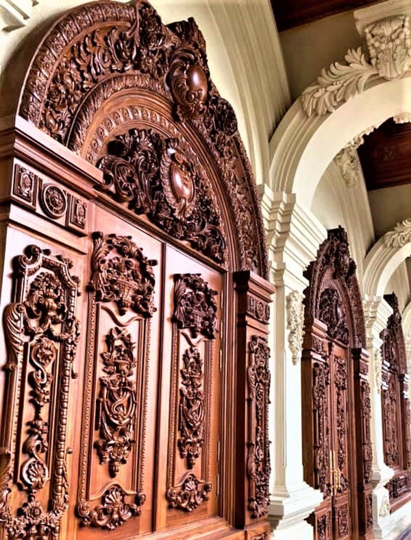 Để hoàn thành công trình lớn này, nhiều kiến trúc sư, kỹ sư nổi tiếng đã miệt mài làm việc không kể ngày đêm trong suốt 3 năm.