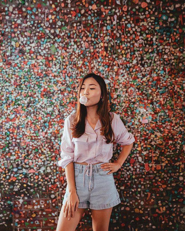 "Chưa đến tận nơi nhưng nhìn ảnh checkin lung linh đẹp thật mà", "Đùa chứ đẹp mấy mà hôi với bẩn thì tôi cũng chịu, như đứng giữa bãi nước miếng của vạn người vậy", là những bình luận của CĐM về Gum World.