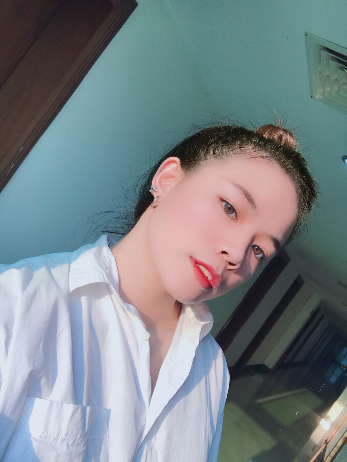 Bên cạnh đam mê thể thao, Hồng Thanh cũng giống tất cả các cô gái khác, thì trang điểm và chụp ảnh "tự sướng".