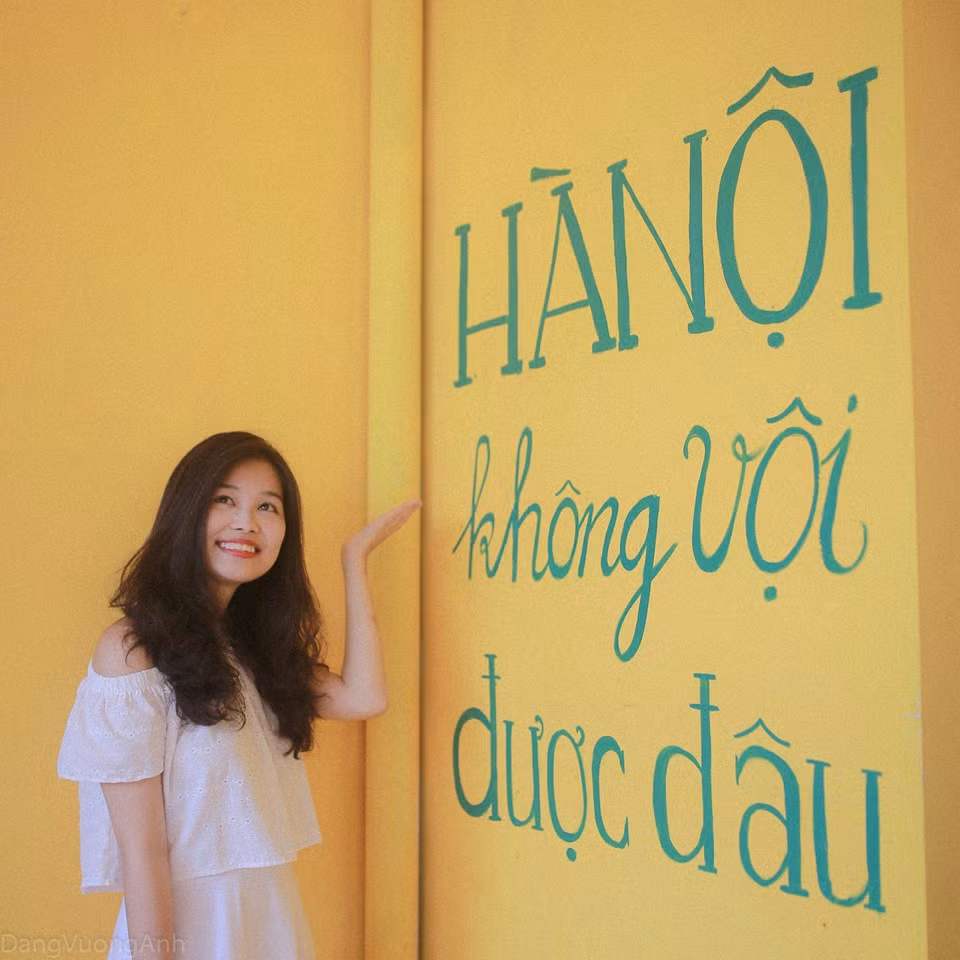 "Hà Nội không vội được đâu" là dòng chữ cực kỳ nổi bật tại Hanoi Papaya Homestay, số 42 Đoàn Trần Nghiệp, Lê Đại Hành, quận Hai Bà Trưng khiến rất nhiều người thích thú.