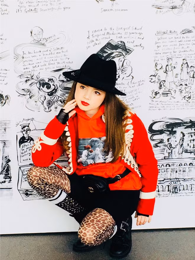 Trái ngược hoàn toàn với các bé gái cùng tuổi yêu thích búp bê và nghịch ngợm, Nuala Childs lại mơ ước sẽ được ông già Noel tặng cho một chiếc máy tập thể dục trong dịp Giáng sinh này.