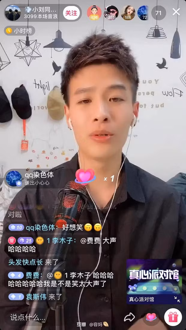Lỡ tay tắt ứng dụng chỉnh sửa ảnh trên livestream, hot boy khiến dân mạng khóc thét, thậm chí có người còn cho rằng anh "lừa đảo" các thiếu nữ. Lượt theo dõi trang cá nhân của Tiểu Lưu cũng tụt dốc không phanh sau đó.
