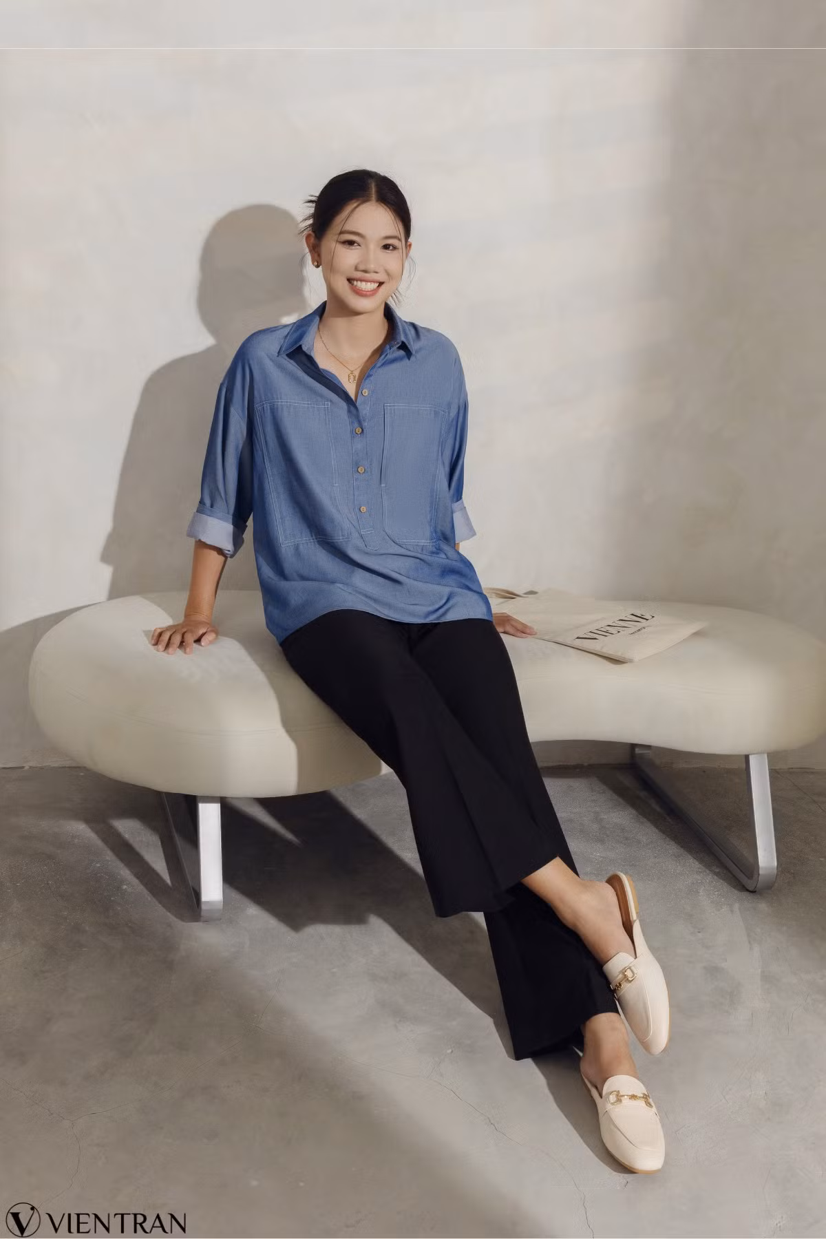 Dù không còn thi đấu dưới màu cờ sắc áo, cô nàng vẫn được mọi người yêu mến bởi tính cách gần gũi, hòa đồng.