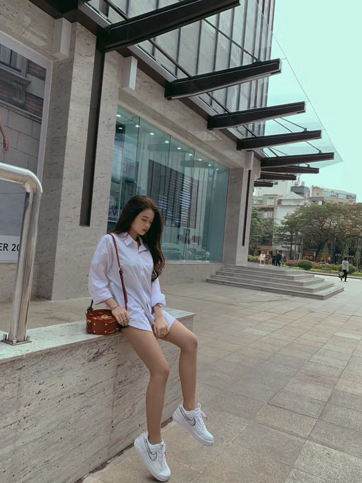 Qua 2 năm, hot girl Linh Ka dần gạt bỏ vẻ trong sáng, dễ thương để theo đuổi phong cách sexy, gợi cảm.