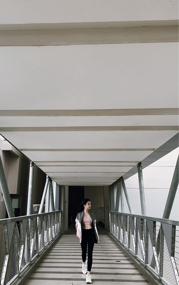 Có ý kiến cho rằng việc Linh Ka theo đuổi phong cách quyến rũ là bình thường, nhất là khi cô sở hữu thân hình nóng bỏng. Tài khoản M.A bình luận: "Đẹp đẽ khoe ra thôi mà, đừng định kiến thế chứ".