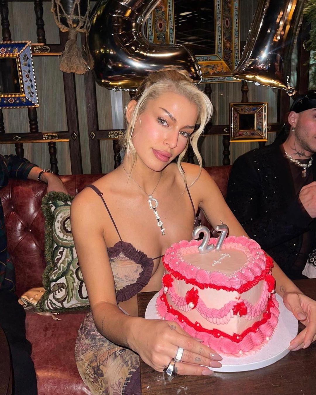 Jessica Goicoechea cũng từng khiến fan điêu đứng khi đăng tải tấm ảnh thả rông, khỏa thân hoàn toàn.