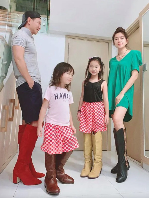 Cả nhà cập nhật xu hướng thời trang cùng con.