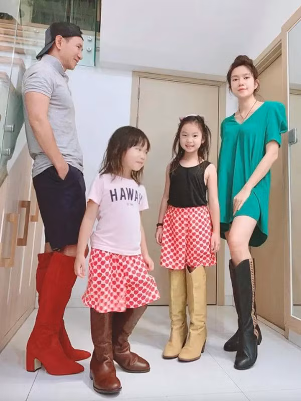 Cả nhà cập nhật xu hướng thời trang cùng con.