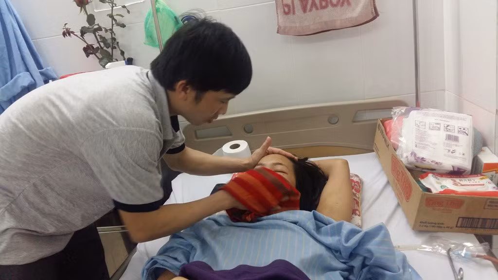 Đúng là muốn nhìn rõ tính cách và tình yêu của người đàn ông dành cho vợ, cứ vào bệnh viện phụ sản. Những người chồng thương gia đình sẽ có cách cư xử khác hẳn.