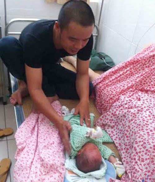 Công to việc lớn ngoài kia cũng không bằng về nhà chăm vợ, thay tã cho con.