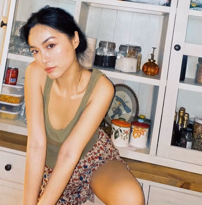 Lê Hà Trúc chia sẻ quá trình giảm cân thành công sau 13 ngày. Ngoài chế độ ăn uống, nữ blogger cho biết cô duy trì chế độ luyện tập đi bộ 10 km, gập bụng và chống đẩy mỗi ngày.