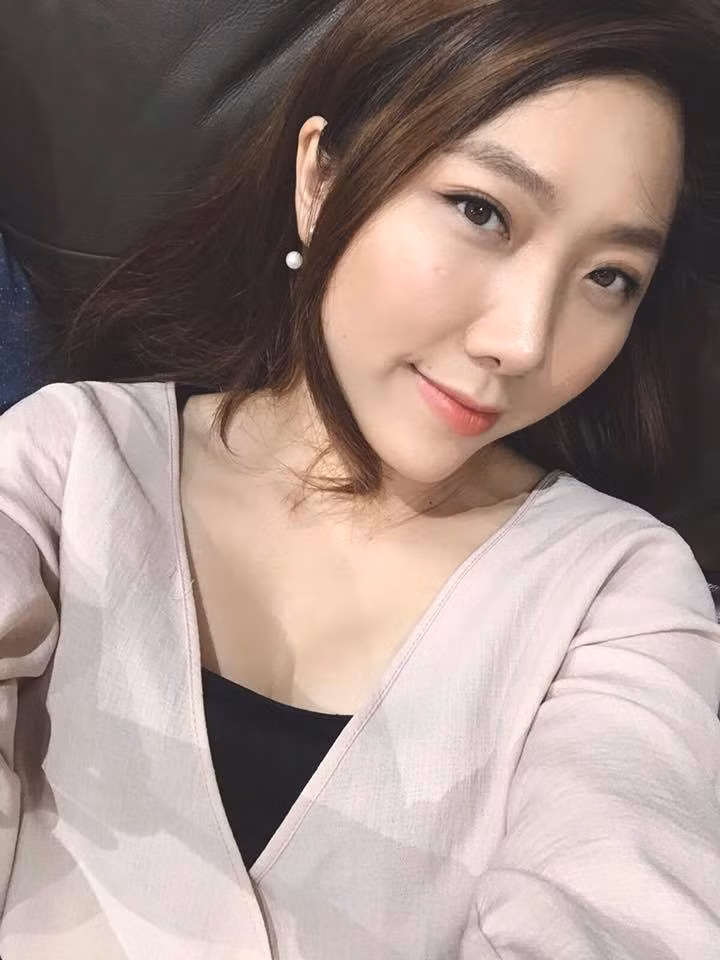 Em gái kế Trấn Thành là huỳnh Mi (25 tuổi), là cựu sinh viên của Đại học Quốc tế tại TP HCM. Cô nàng kết hôn với chồng là người Hong Kong vào đầu năm 2018 sau 3 năm tìm hiểu. Hiện tại cô đang tập trung vào công việc kinh doanh.