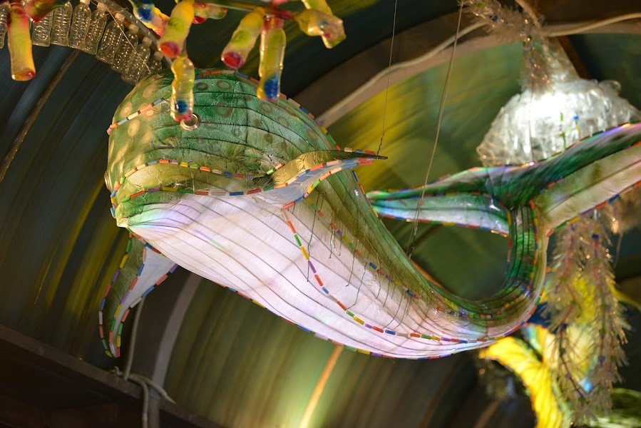 Một chú cá rất cầu kì được tạo nên từ bàn tay khéo léo của các họa sĩ.