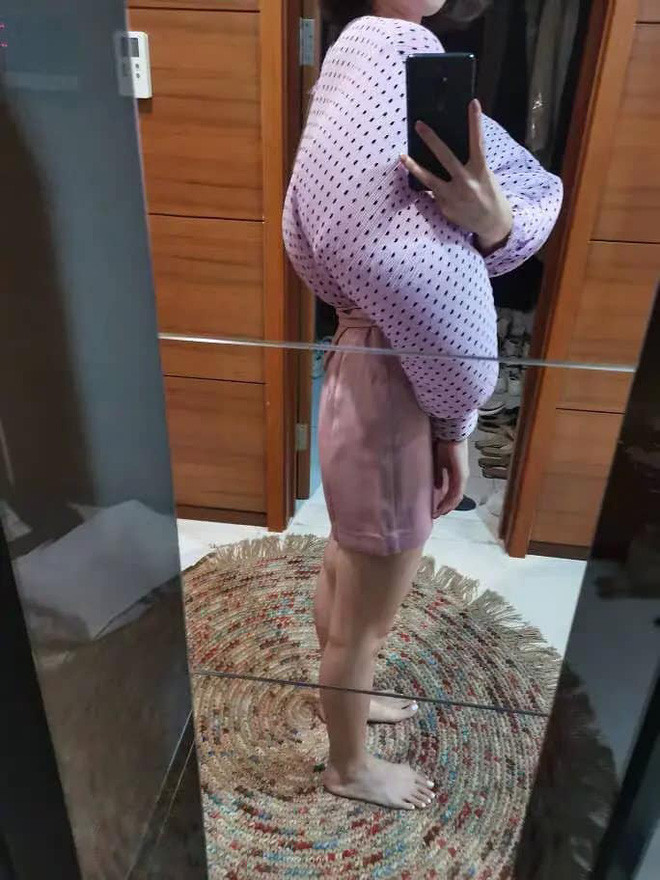 Mặc dù đối với cô gái, đây là một trải nghiệp mua hàng online tồi tệ nhưng lại là trò cười cho cộng đồng mạng. "Trông buồn cười quá. Nhưng mình thấy giống mà", "Khi bạn muốn thành fashionista nhưng cửa hàng lại đem ship cho bạn cái rẻ rách" - Dân mạng hài hước bình luận.