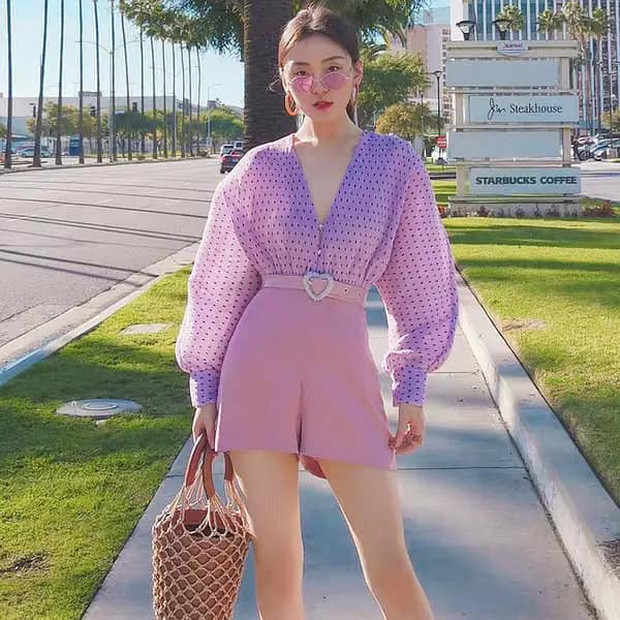 Mới đây, mạng xã hội Trung Quốc xôn xao trước phản hồi của một người là nạn nhân của việc mua hàng online. Theo đó, cô gái khi nhìn thấy một bộ đồ màu tím mộng mơ rất thời trang liền ngay lập tức đặt mua.