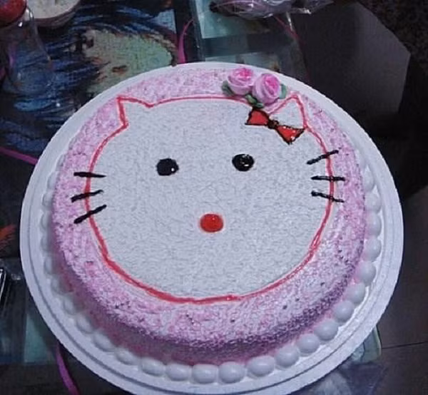Hello Kitty lười tập thể dục dẫn đến khuôn mặt béo ú nu.