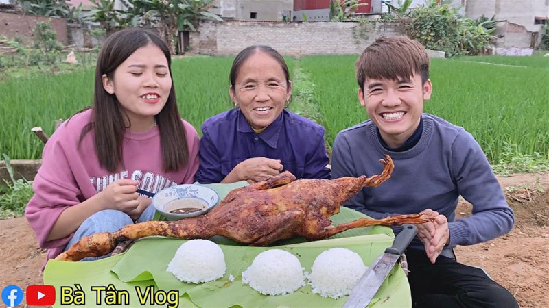 Tiếp nối "truyền thống" gia đình, con gái bà Tân mới đây cũng tập tành làm Vlog nhưng bị chỉ trích ngay từ clip đầu tiên.