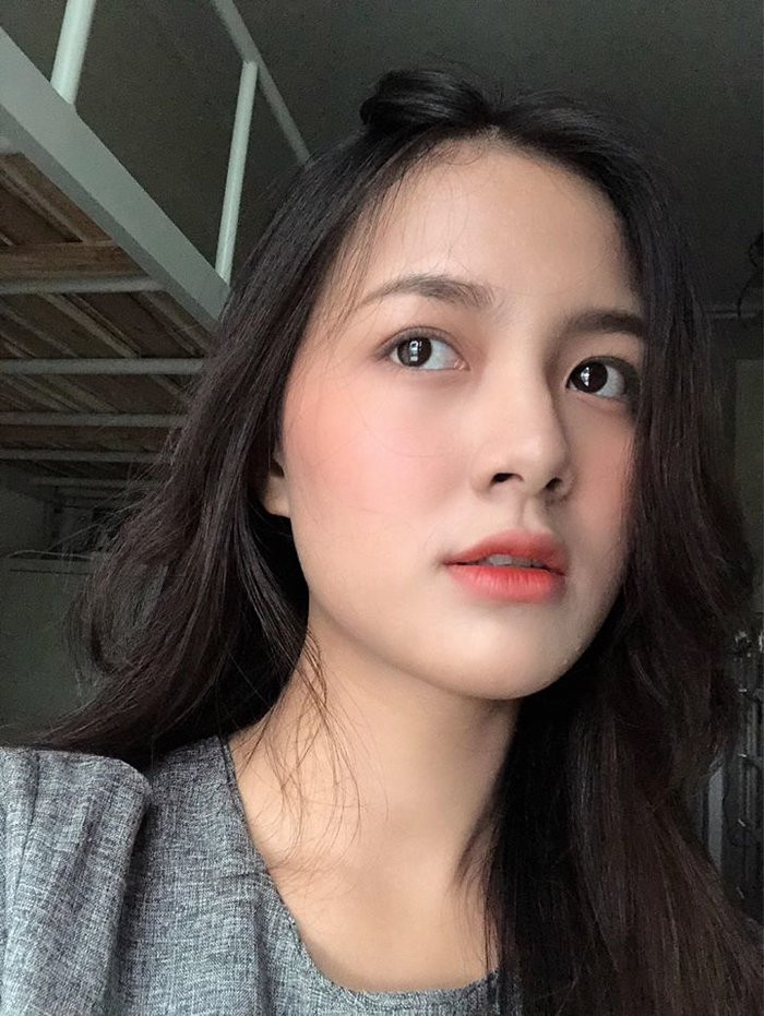 Khi được nhận xét giống Baifern Pimchanok, Tú Trinh cảm thấy rất vui vì đây cũng chính là thần tượng của cô. Tuy nhiên, nữ sinh không muốn làm bản sao của ai mà sẽ sống theo cách mình muốn.