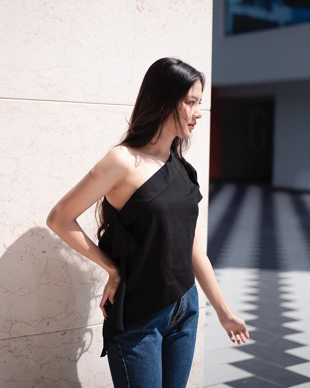 Trong tương lai, Tú Trinh muốn quay trở về quê hương công hiến, vừa có thể ở bên cạnh gia đình. Trong nhà, cô nàng luôn thần tượng bố và mong muốn trở thành một người độc lập và suy nghĩ chín chắn.