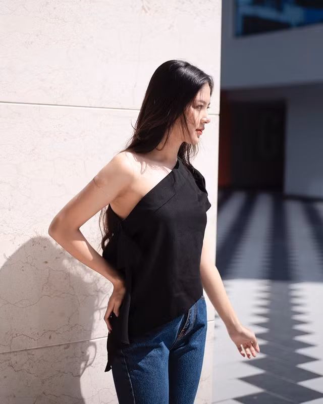 Trong tương lai, Tú Trinh muốn quay trở về quê hương công hiến, vừa có thể ở bên cạnh gia đình. Trong nhà, cô nàng luôn thần tượng bố và mong muốn trở thành một người độc lập và suy nghĩ chín chắn.