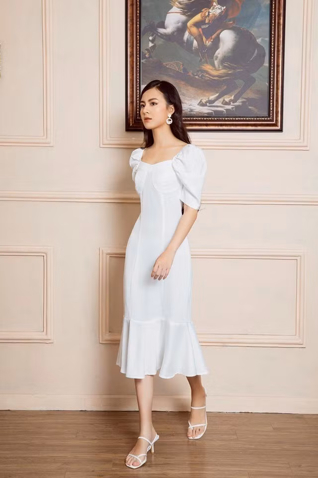 Lê Thảo Tú Trinh (sinh năm 2001, quê An Giang) hiện đang là nữ sinh 10X được săn đón trên mạng xã hội nhờ ngoại hình rất giống với nữ diễn viên đình đám xứ Chùa Vàng là Baifern Pimchanok.