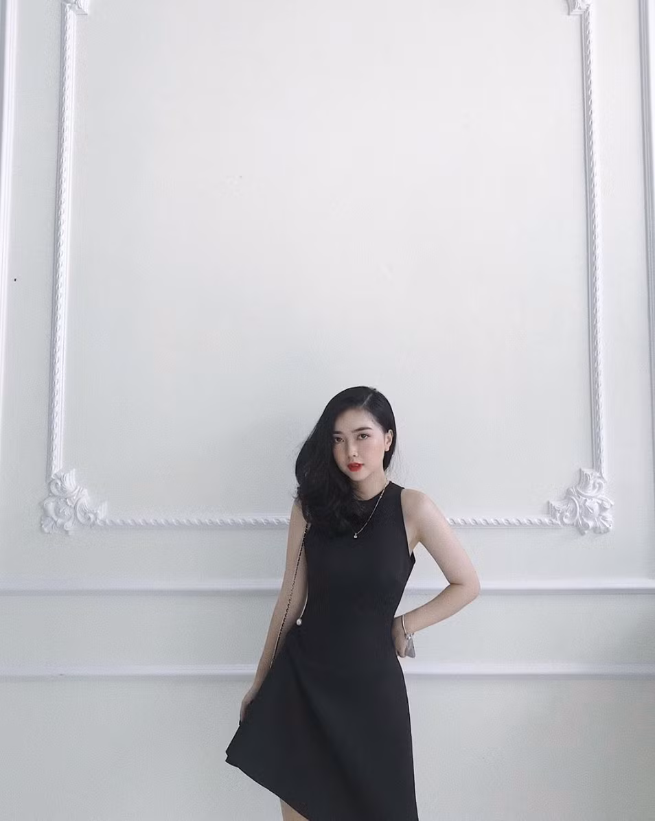 Hà Trang hiện là một trong những cô gái nổi bật trong dàn WAGs Việt. Trên trang cá nhân, hot girl sở hữu hơn 66.000 lượt theo dõi.