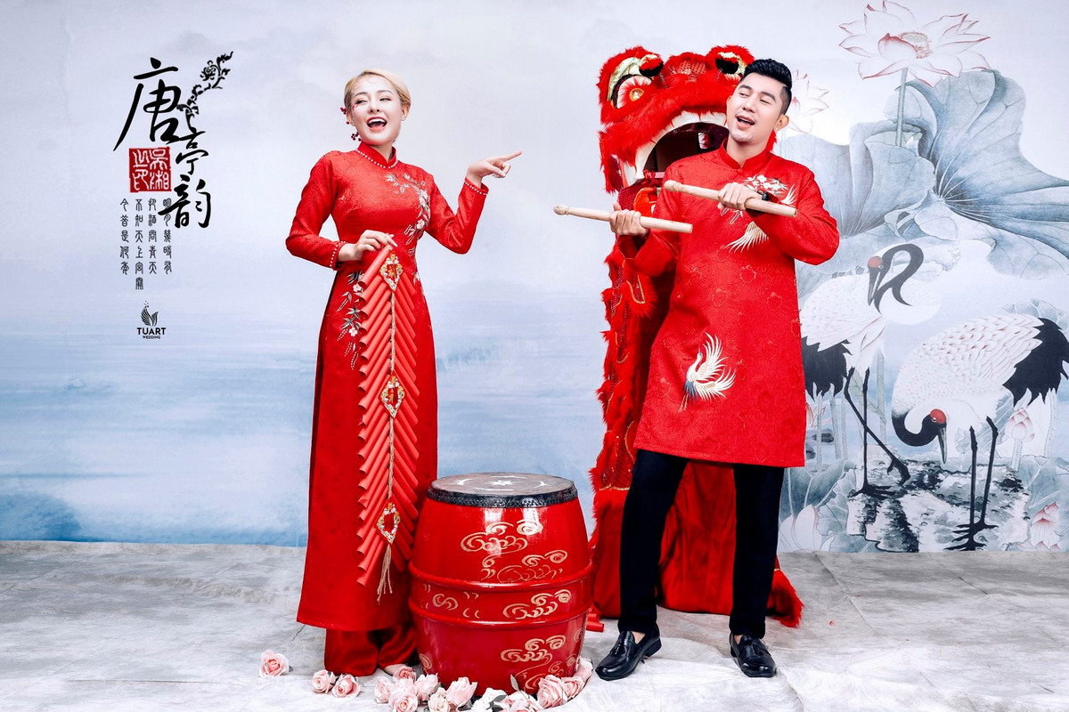 Bên cạnh đó, chuyện tình của Ngân 98 và Lương Bằng Quang cũng gây chú ý. Cả hai được đánh giá là hợp đôi khi ưa "tạo phốt", phát ngôn sốc.