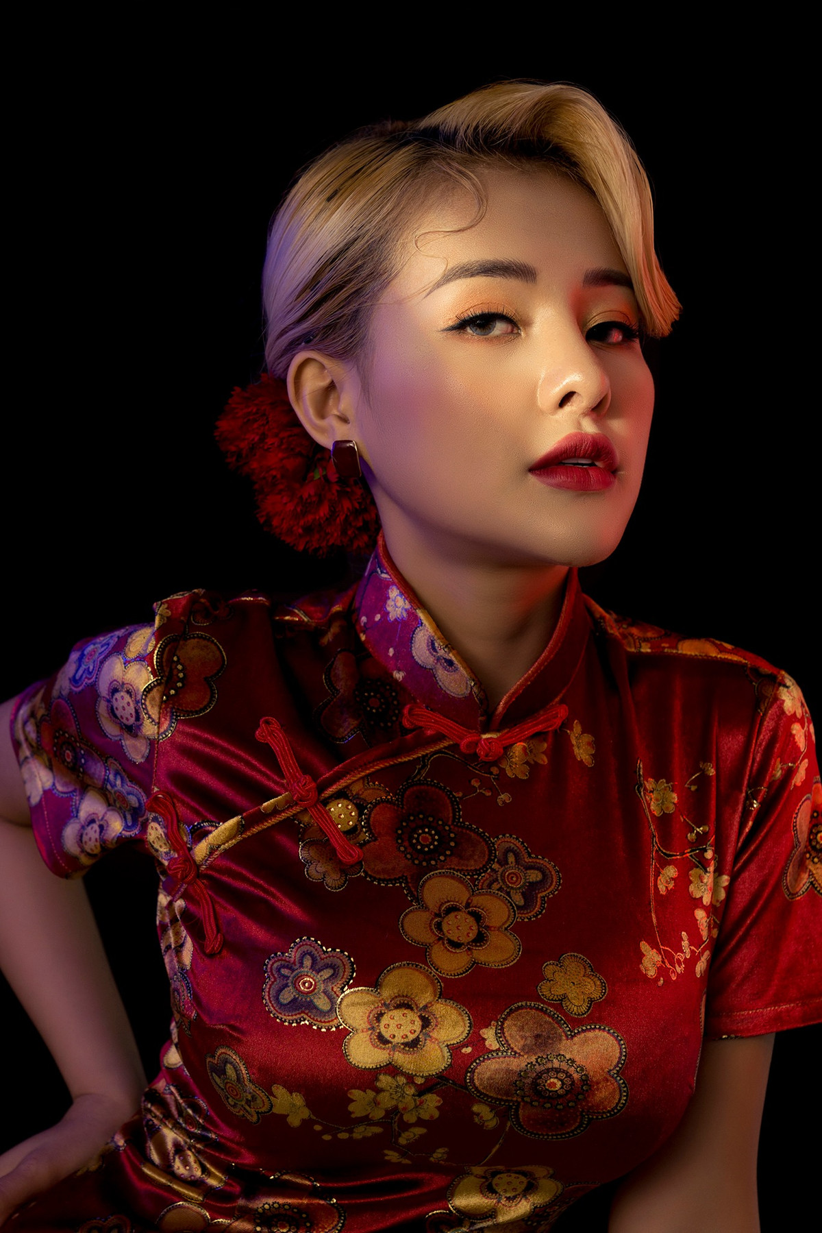 Lương Bằng Quang từng dùng chính hình ảnh "thiếu vải" của bạn gái đăng tải lên Youtube nhằm quảng cáo cho kênh mới thành lập của mình.