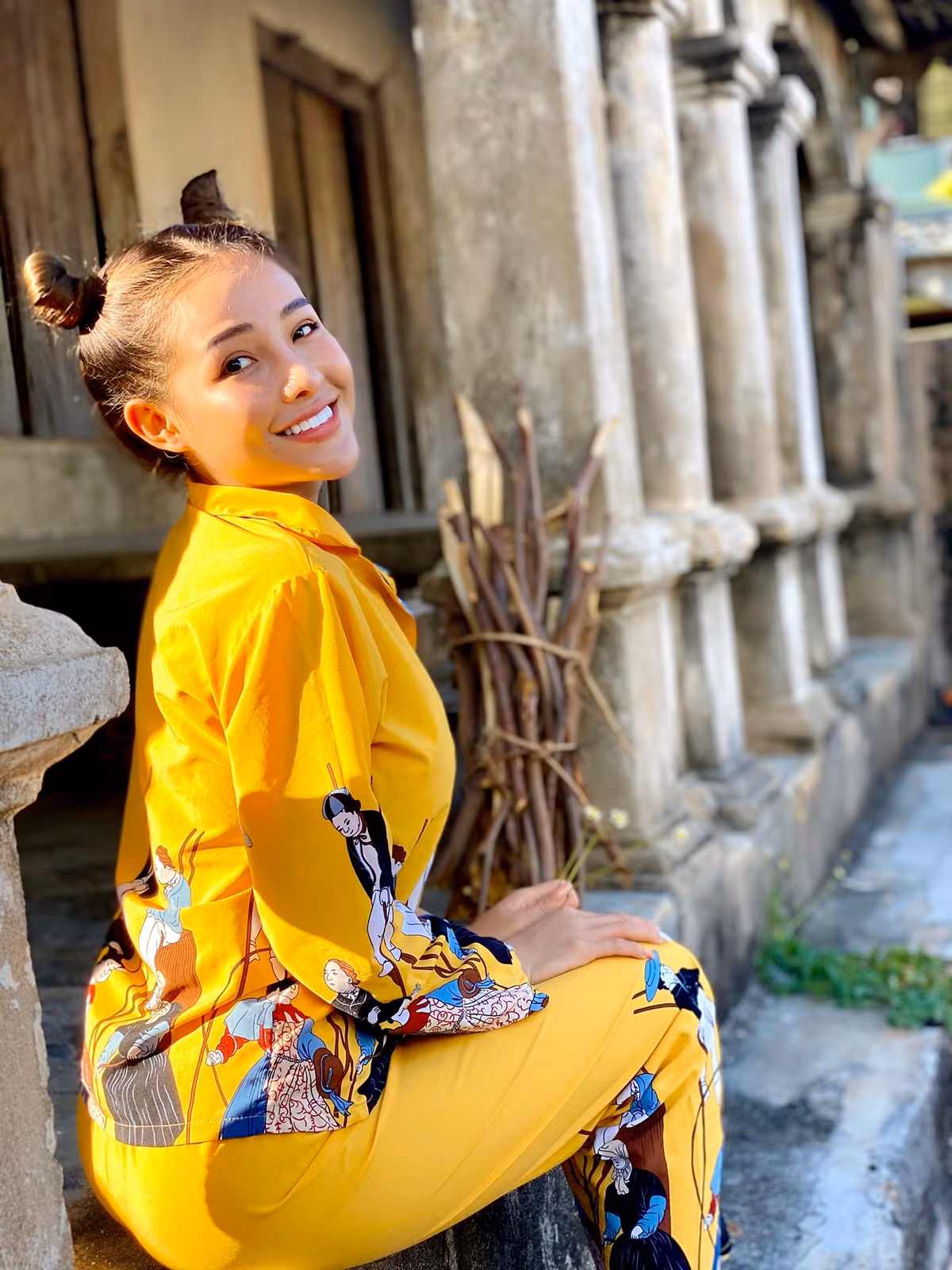 Hiện tại, Ngân 98 đang chuyển hướng sang nghề DJ và bán thuốc giảm cân online. Cô nàng mới bị tạm giữ vì dương tính với ma tuý khi đang biểu diễn tại một quán bar ở Tây Ninh.