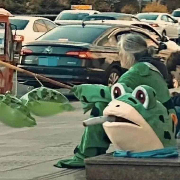 Có vẻ như hôm nay là 1 ngày ế hàng với cụ bà...